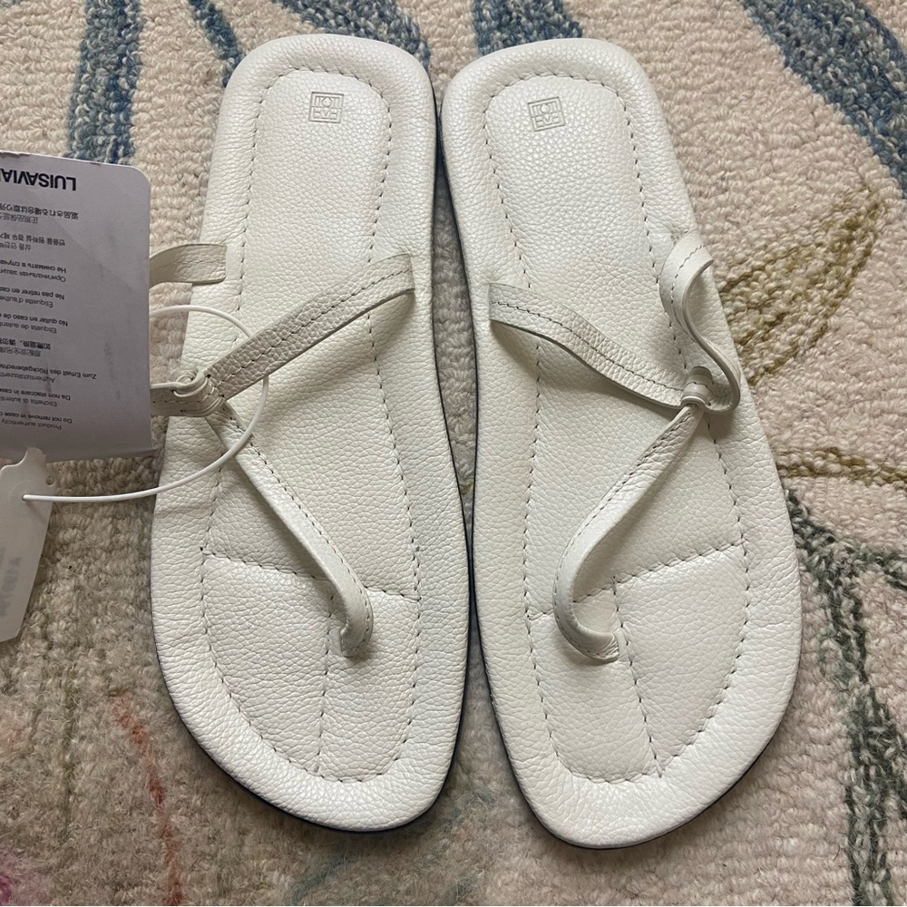 TOTEME | White Leather Toe-Loop Sandals